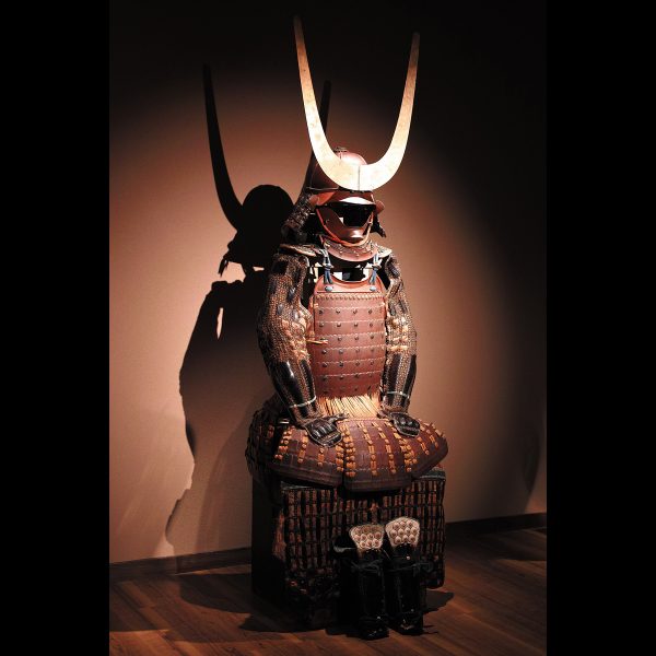 A Brown-Lacquered Armor<br><span class="small">茶色素掛威具足</span>
