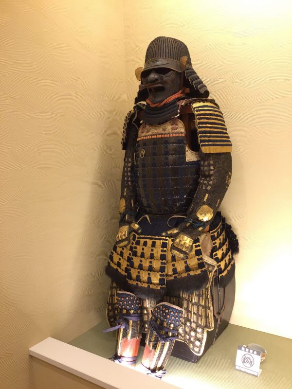 <span style="color: #000000;">Antique Mid Edo Period Samurai Armor Yoroi with</span><strong><span style="color: #ff0000;">Tokubetsu Kicho Shiryo</span></strong><span style="color: #000000;"> Certificate</span> - Image 9