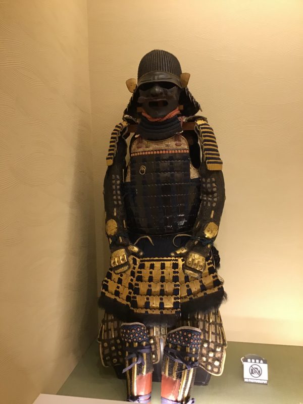 <span style="color: #000000;">Antique Mid Edo Period Samurai Armor Yoroi with</span><strong><span style="color: #ff0000;">Tokubetsu Kicho Shiryo</span></strong><span style="color: #000000;"> Certificate</span> - Image 8