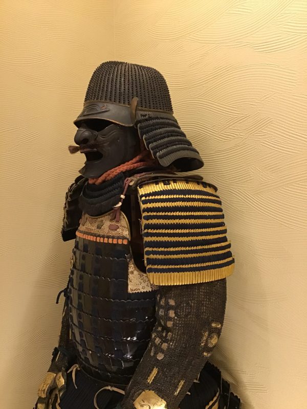 <span style="color: #000000;">Antique Mid Edo Period Samurai Armor Yoroi with</span><strong><span style="color: #ff0000;">Tokubetsu Kicho Shiryo</span></strong><span style="color: #000000;"> Certificate</span> - Image 7