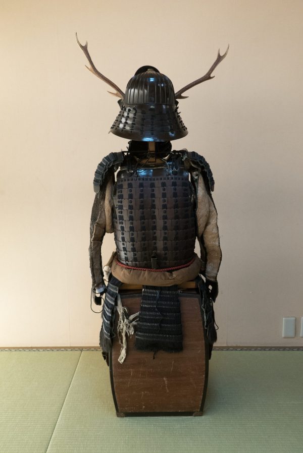 Antique Samurai Armor<br>茶漆矢筈札紺糸素懸威具足 - Image 28