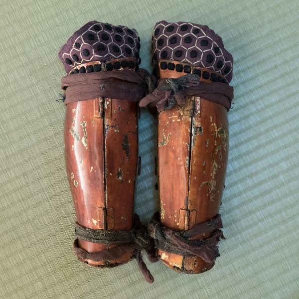 Antique Samurai Armor<br>茶漆矢筈札紺糸素懸威具足 - Image 23
