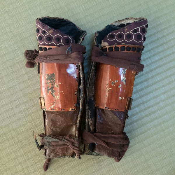 Antique Samurai Armor<br>茶漆矢筈札紺糸素懸威具足 - Image 24