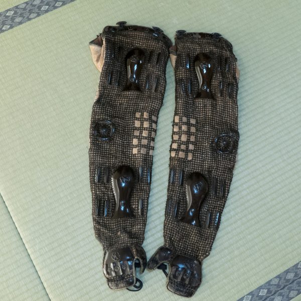 Antique Samurai Armor<br>茶漆矢筈札紺糸素懸威具足 - Image 19