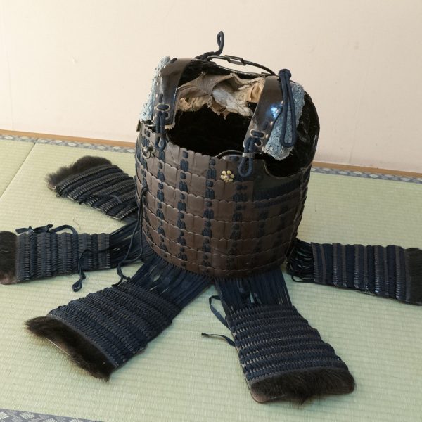 Antique Samurai Armor<br>茶漆矢筈札紺糸素懸威具足 - Image 15