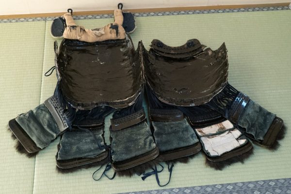 Antique Samurai Armor<br>茶漆矢筈札紺糸素懸威具足 - Image 16