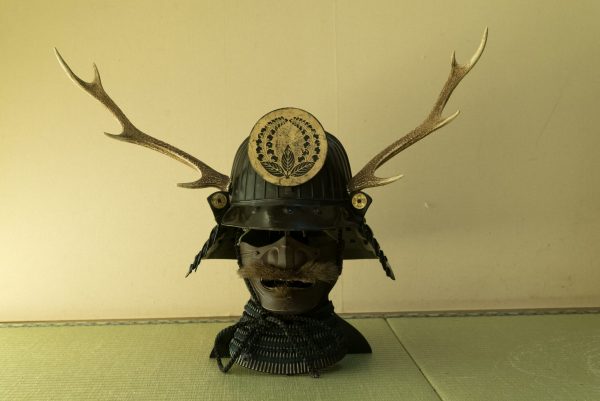 Antique Samurai Armor<br>茶漆矢筈札紺糸素懸威具足 - Image 2
