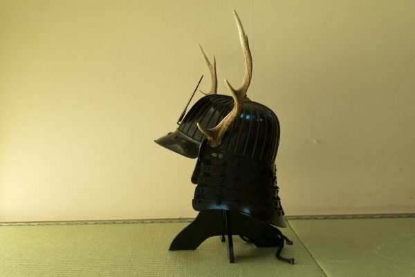 Antique Samurai Armor<br>茶漆矢筈札紺糸素懸威具足 - Image 4