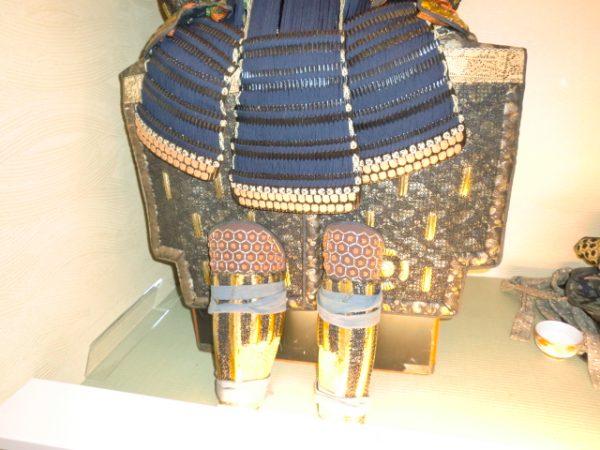 <span style="color: #000000;">Antique Mid Edo Period Samurai Armor Yoroi with</span><strong><span style="color: #ff0000;">Tokubetsu Kicho Shiryo</span></strong><span style="color: #000000;"> Certificate</span> - Image 5