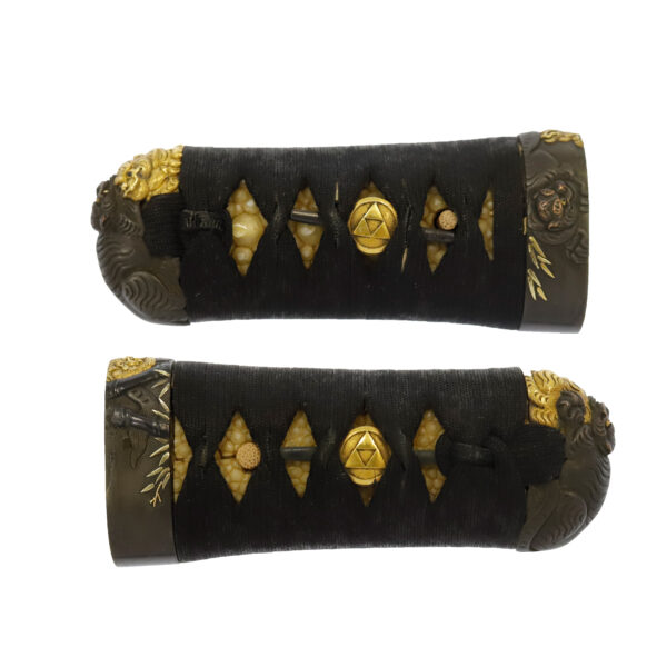 Antique Japanese Sword Tanto Attributed to Soshu Tsunahiro<br> NBTHK <span style="color: #ff0000;">Hozon </span>Certificate and Tokubetsu Kicho Kodogu with the Urushi box - Image 17