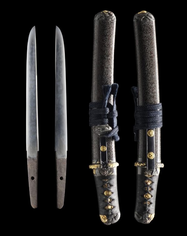 Antique Japanese Sword Tanto Attributed to Soshu Tsunahiro<br> NBTHK <span style="color: #ff0000;">Hozon </span>Certificate and Tokubetsu Kicho Kodogu with the Urushi box - Image 7