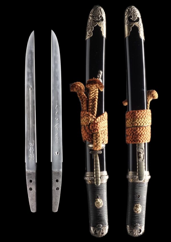 Antique Japanese Sword Tanto Signed by Soshu Jyu Akihiro <br>NBTHK <span style="color: #ff0000;"><strong> Tokubetsu Hozon</strong> </span>Certificate - Image 7