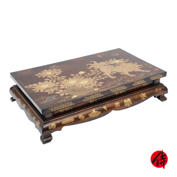 Antique Japanese Makie Table<br>Karajishi Botan Zu