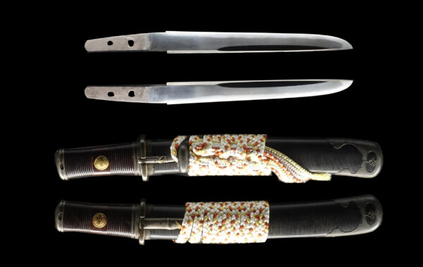 Antique Japanese Sword Tanto Signed by Munetsugu<br> NBTHK <span style="color: #ff0000;">Hozon </span>Certificate for the blade &  <span style="color: #ff0000;"><strong> Tokubetsu Hozon</strong> </span> Certificate for the Koshirae - Image 13